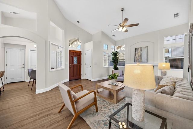 225 Rochelle Ct, Roseville, CA 95661