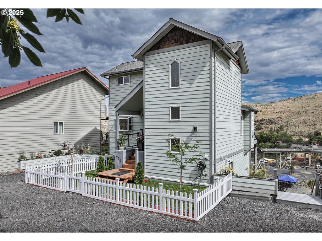 405 ELROD Ave, Maupin, OR 97037