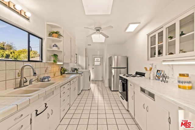 1100 Victoria Avenue, Venice (los Angeles), CA 90291