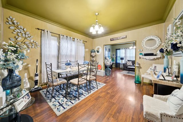 5021 W Nelson Street, Chicago, IL 60641