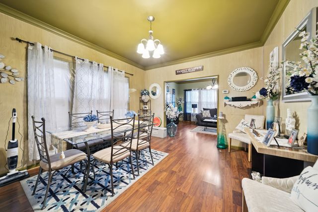 5021 W Nelson Street, Chicago, IL 60641