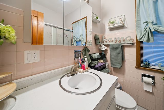 5021 W Nelson Street, Chicago, IL 60641
