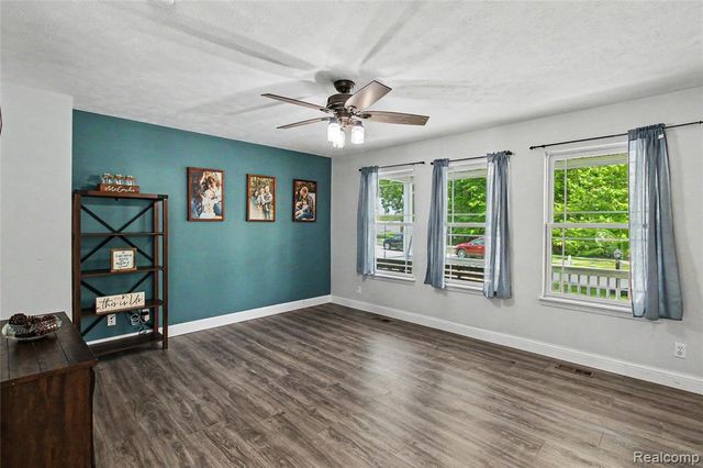 149 Laura Lane, Linden, MI 48451