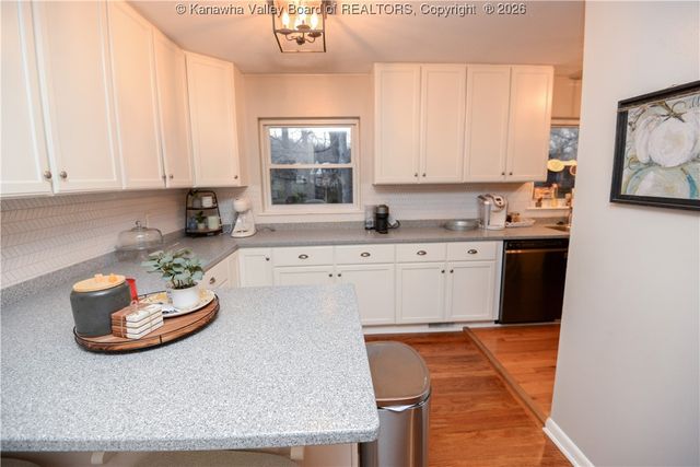 10 Lakeview Court, St Albans, WV 25177