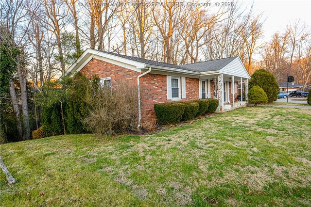 10 Lakeview Court, St Albans, WV 25177