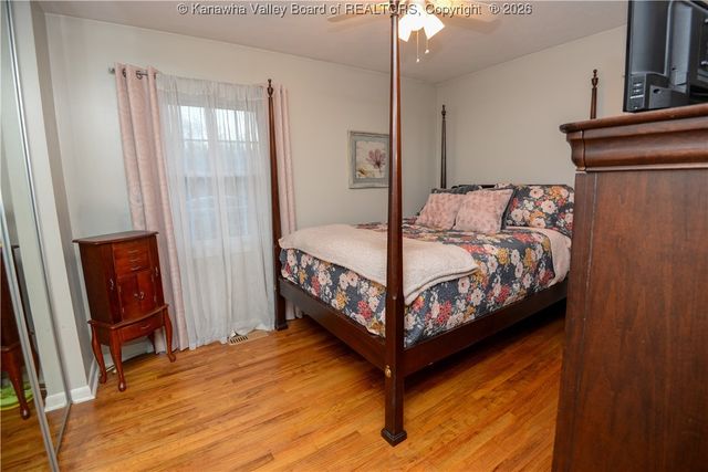 10 Lakeview Court, St Albans, WV 25177