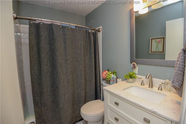 10 Lakeview Court, St Albans, WV 25177