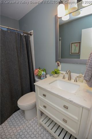 10 Lakeview Court, St Albans, WV 25177