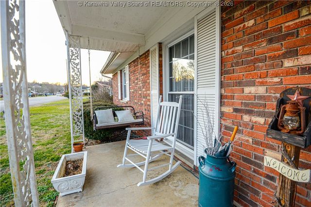 10 Lakeview Court, St Albans, WV 25177