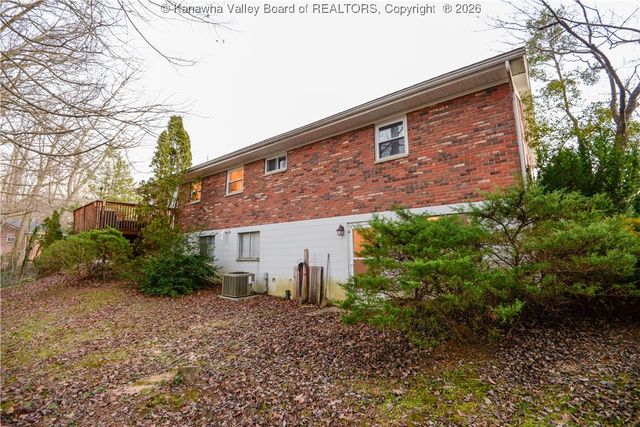 10 Lakeview Court, St Albans, WV 25177