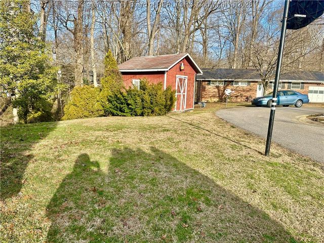 10 Lakeview Court, St Albans, WV 25177