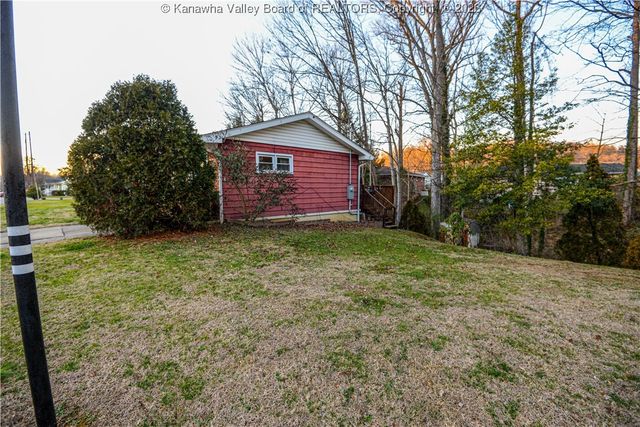 10 Lakeview Court, St Albans, WV 25177