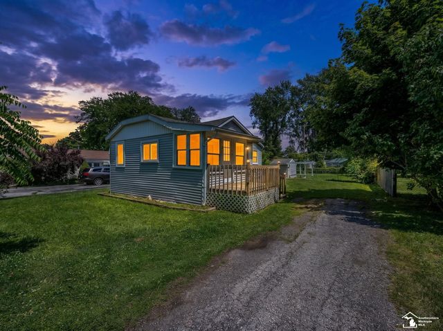 13054 Race Street, South Rockwood, MI 48179