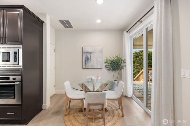 2045 32nd Avenue NE, Issaquah, WA 98029