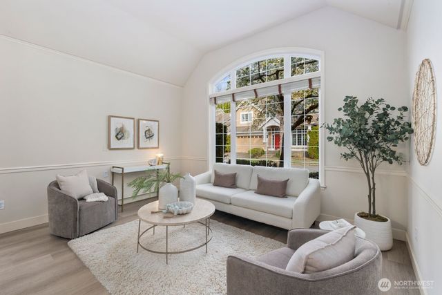 2045 32nd Avenue NE, Issaquah, WA 98029