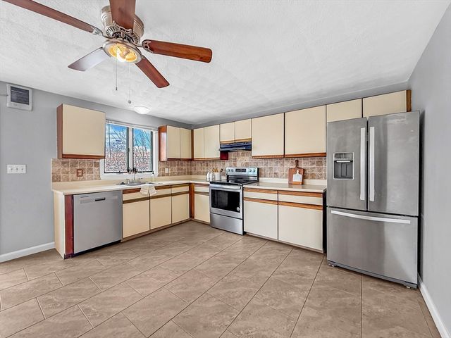 31 Dunn Rd 31, Revere, MA 02151