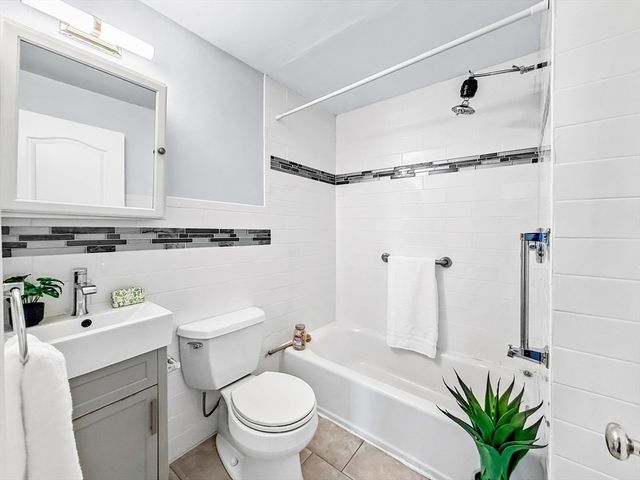 31 Dunn Rd 31, Revere, MA 02151