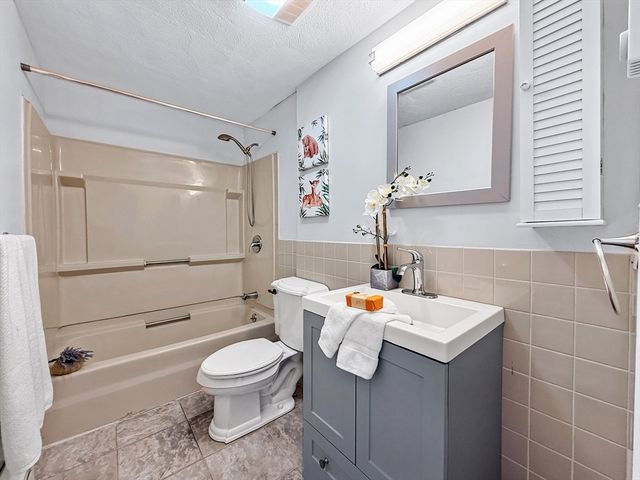 31 Dunn Rd 31, Revere, MA 02151