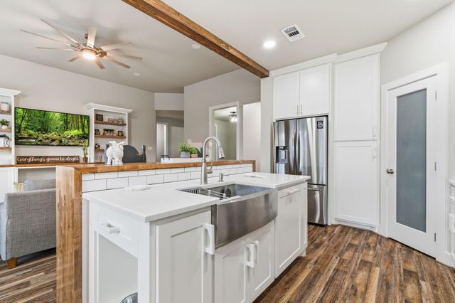 75 County Road 3669 N, Splendora, TX 77372