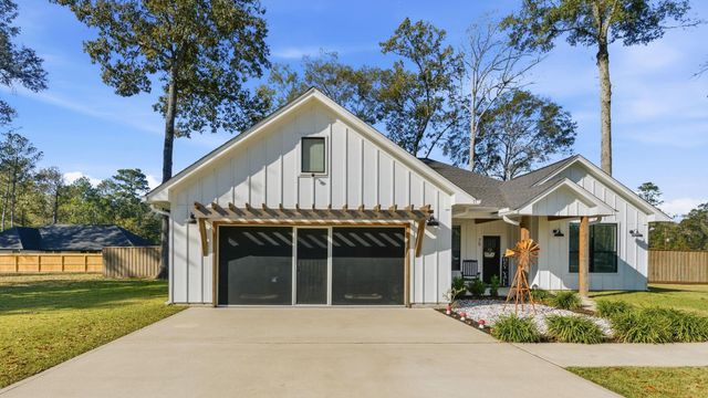 75 County Road 3669 N, Splendora, TX 77372