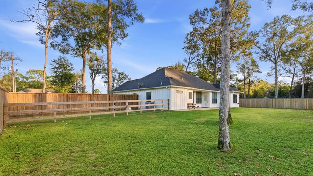 75 County Road 3669 N, Splendora, TX 77372