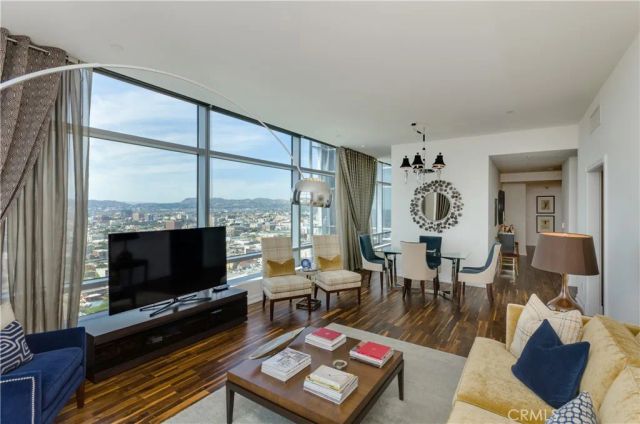 900 W Olympic Boulevard 32B, Los Angeles, CA 90015