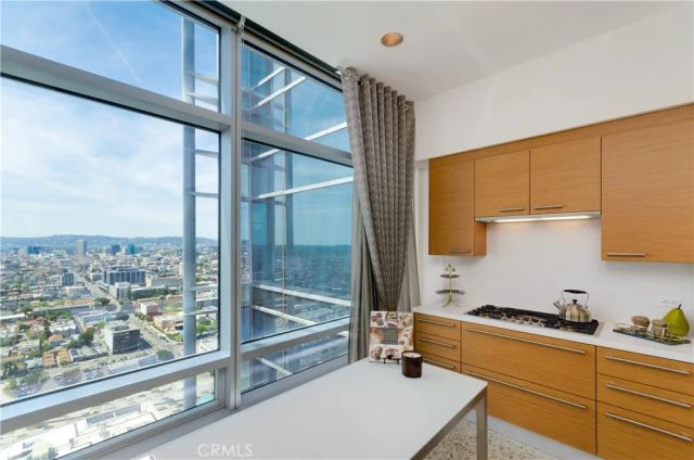 900 W Olympic Boulevard 32B, Los Angeles, CA 90015