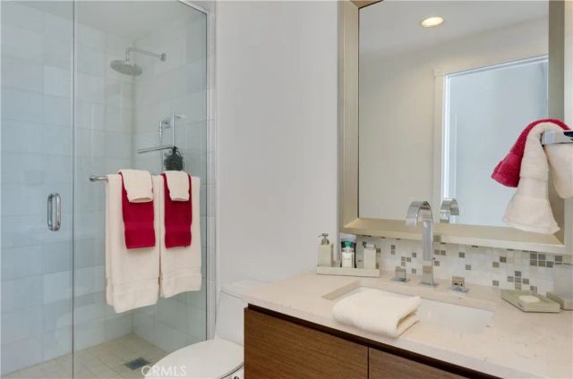 900 W Olympic Boulevard 32B, Los Angeles, CA 90015