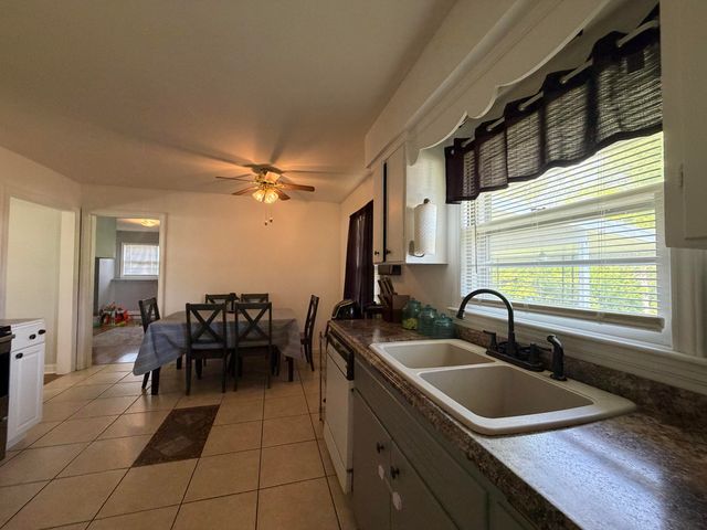1229 Mountain View RD, Vinton, VA 24179