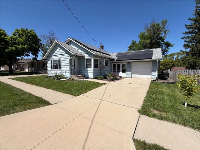 121 Moothart Street, Alburnett, IA 52202