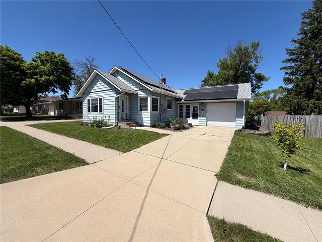 121 Moothart Street, Alburnett, IA 52202