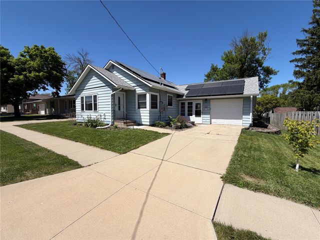 121 Moothart Street, Alburnett, IA 52202