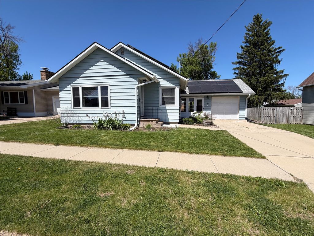 121 Moothart Street, Alburnett, IA 52202