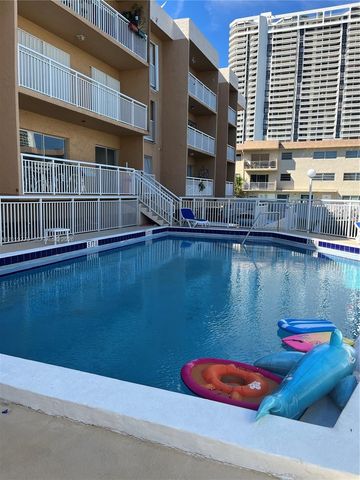 17051 NE 35th Ave 202, North Miami Beach, FL 33160