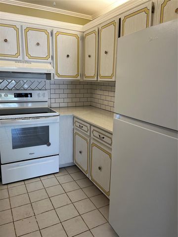 17051 NE 35th Ave 202, North Miami Beach, FL 33160