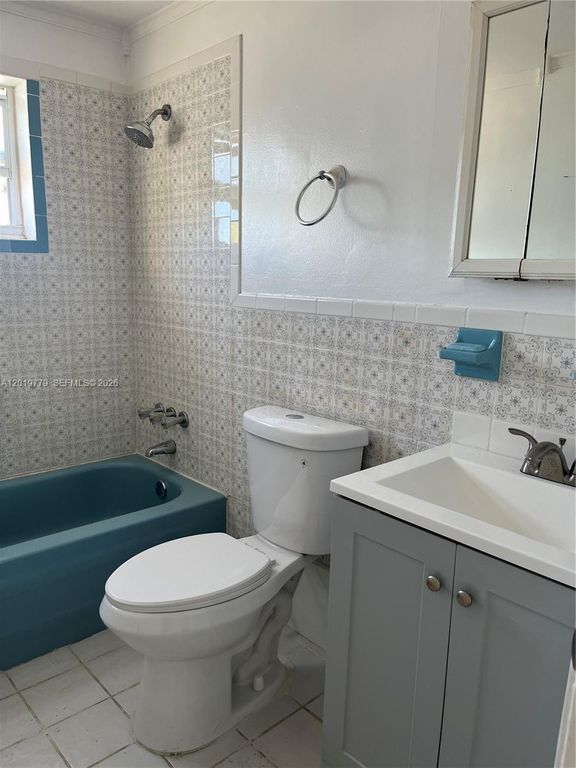 17051 NE 35th Ave 202, North Miami Beach, FL 33160