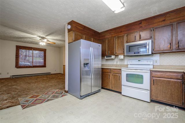 220 Leverette Drive, Hendersonville, NC 28791