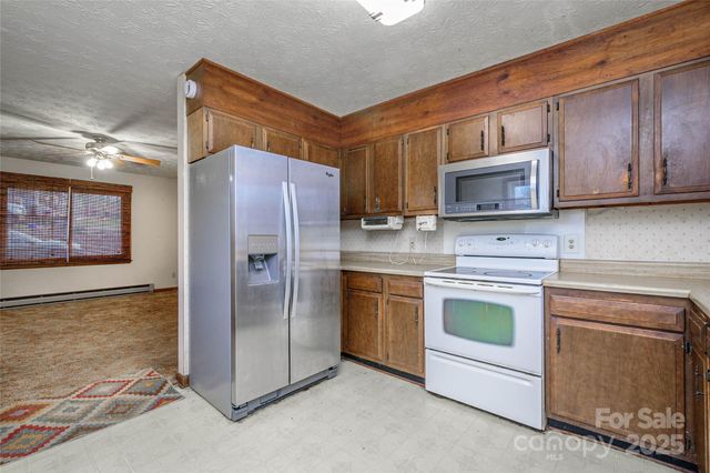 220 Leverette Drive, Hendersonville, NC 28791