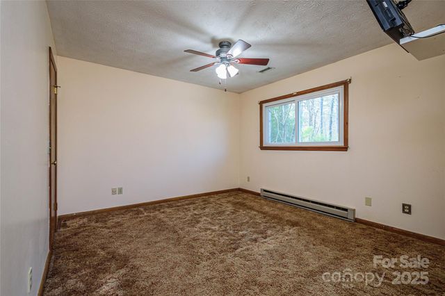 220 Leverette Drive, Hendersonville, NC 28791