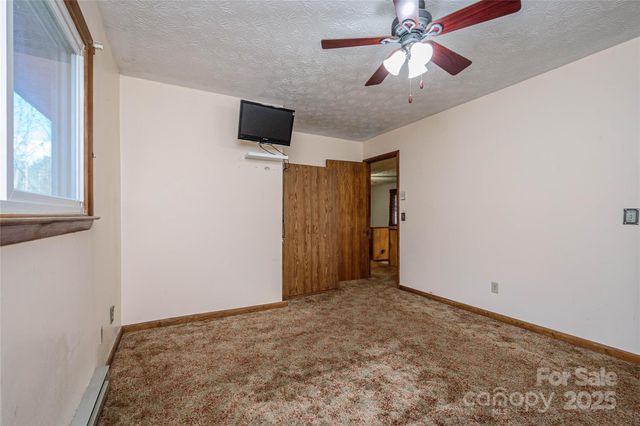 220 Leverette Drive, Hendersonville, NC 28791