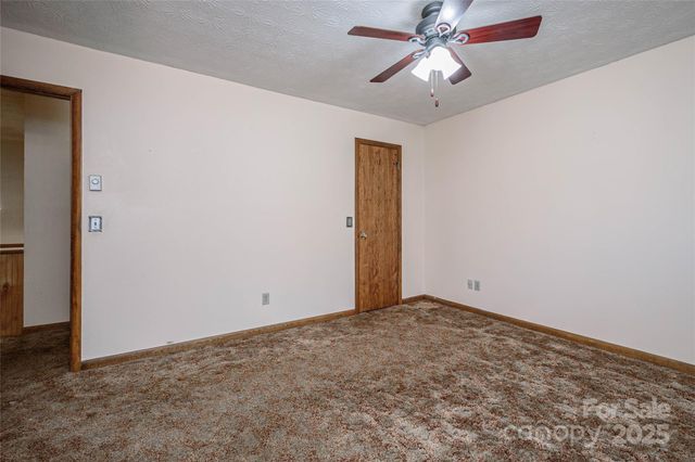 220 Leverette Drive, Hendersonville, NC 28791