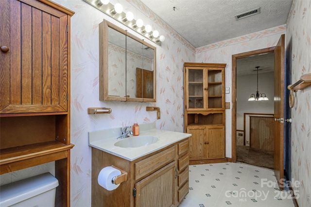 220 Leverette Drive, Hendersonville, NC 28791