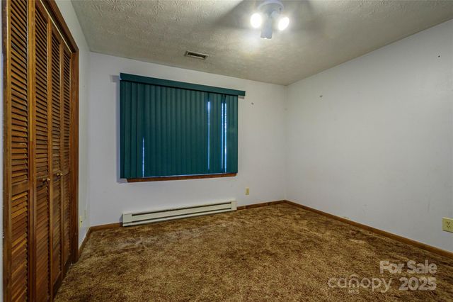 220 Leverette Drive, Hendersonville, NC 28791