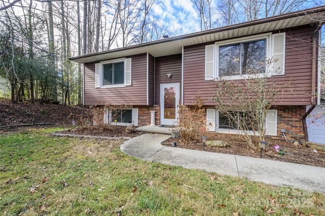 220 Leverette Drive, Hendersonville, NC 28791