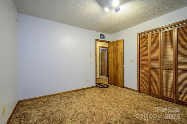 220 Leverette Drive, Hendersonville, NC 28791