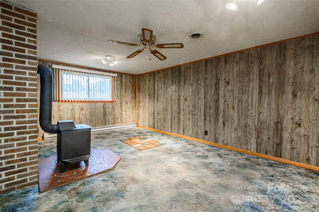 220 Leverette Drive, Hendersonville, NC 28791