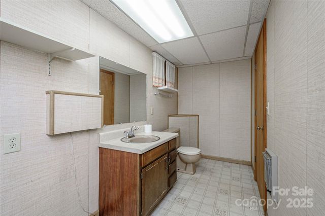 220 Leverette Drive, Hendersonville, NC 28791