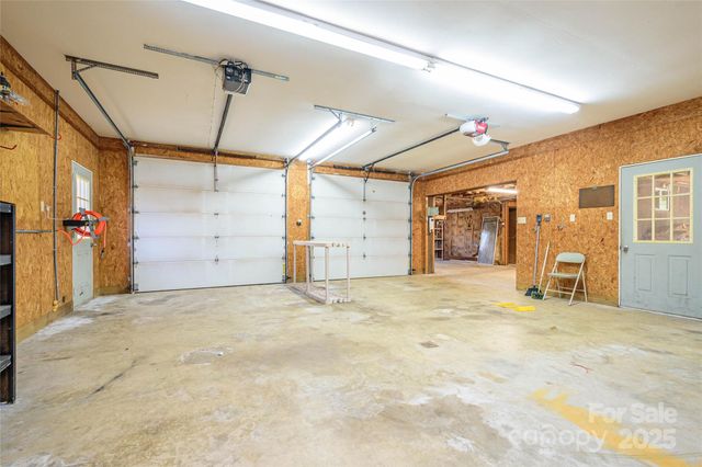 220 Leverette Drive, Hendersonville, NC 28791