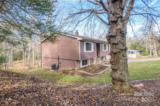 220 Leverette Drive, Hendersonville, NC 28791