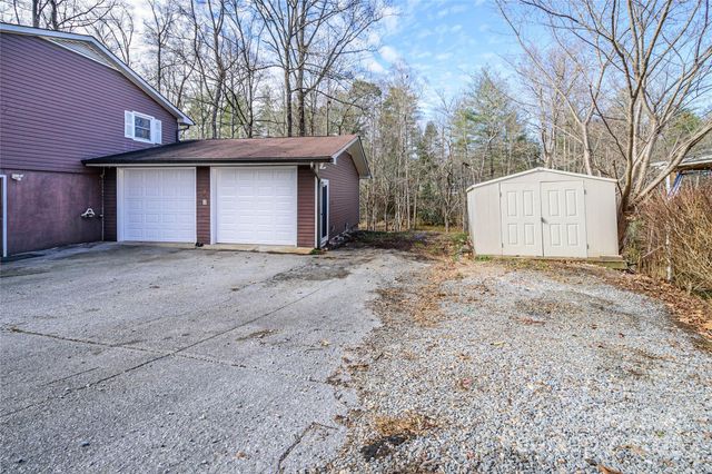 220 Leverette Drive, Hendersonville, NC 28791